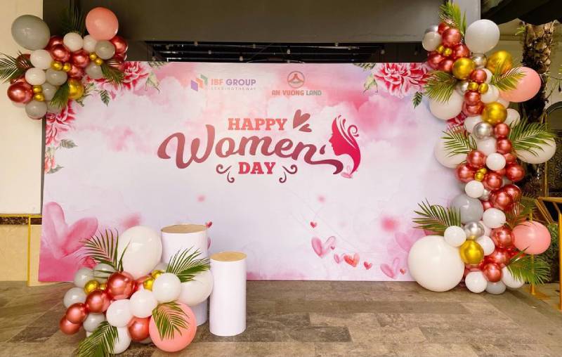 Mẫu photobooth 20/10 với hoa nổi 3D sang trọng