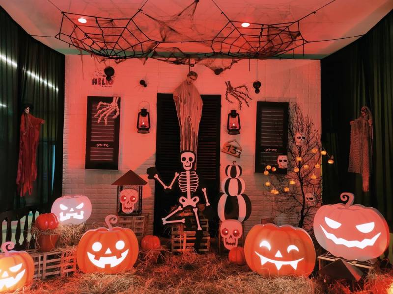 Nên trang trí Halloween cho quán cà phê tại những vị trí nào