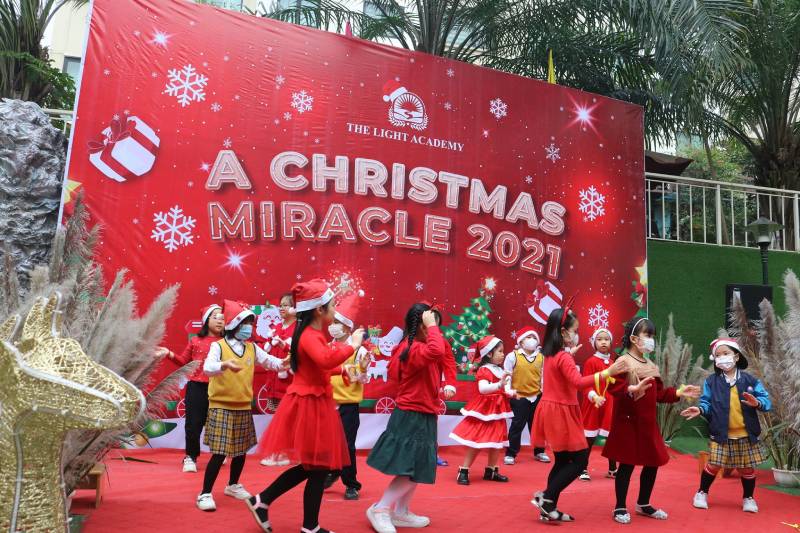 Backdrop cho Noel bằng chất liệu PP