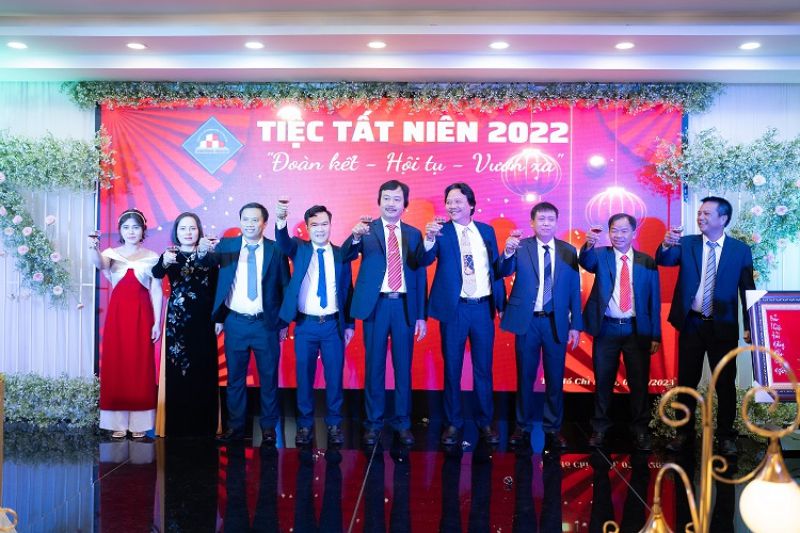 tiệc tất niên là gì